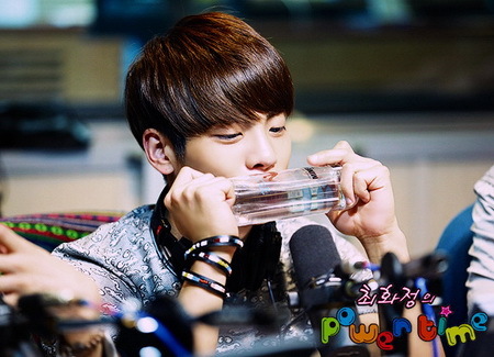 HELLO, EVERYONE  I'M BOT KIMJONGHYUN.