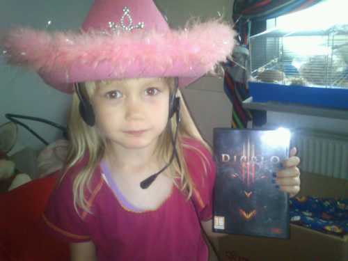 Gamer Girl | Dedicated Splashgame Trooper | Combat Arms Europe | Diablo 3 | Tower Defence