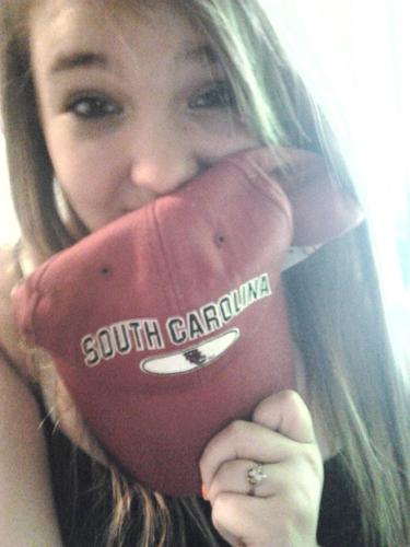 Savannah is my name. 18 is the age. Talk to me :)