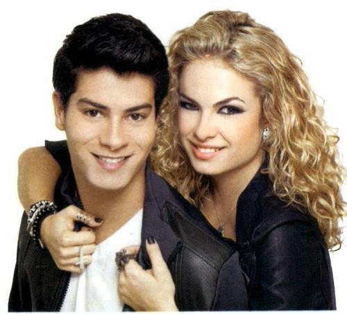 Sou linda amando  e sendo fã dos rebelde quem é me segui que vai ver...
Lua Blanco e Arthur Aguiar
sophia Abraão e Micael Borges
Mel Frankowiak e Chay Suede