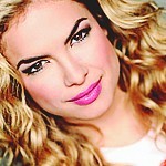 eu amo eu amo sair sexta a noite ir ao cinema 
pintar unhas de preto amoo namorar sair com as amigas mas amo muito lua_blanco