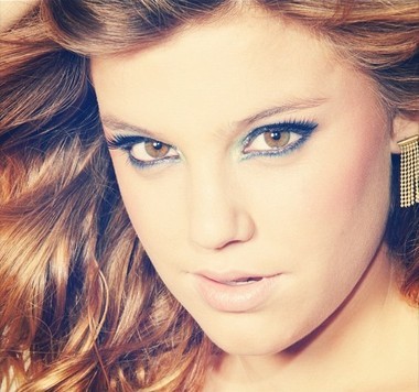 @alice_correa e o seu sorriso dá origem ao meu,e tudo o que meu coração sente é o amor que tenho por você... ♥