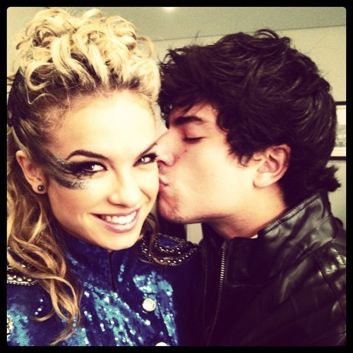 fc oficializado por @Lua_Blanco na twitcam 29/may/2011 http://t.co/jPMQ8YuWMQ Padrinho: @ComoUmRockstar_ só meu!