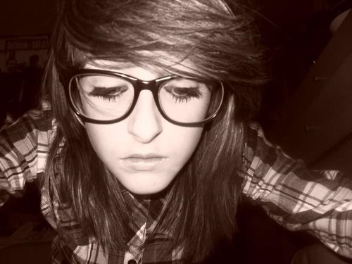 argumentative and a tad nerdy. socially awkward 4 lyf, i follow back? ..sometimes ~17.10.11~
