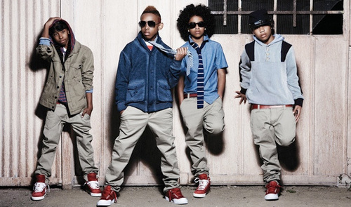 Mindless Behavior FAN PAGEE. Follow Mindless Carmel @_CarmelKUSHH , Follow Mindless Dezzi @PreddiDezzi . MB Or Slob Ona Pig Nuts