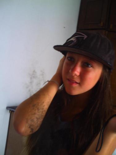 Sou uma menina não miuito normal!!!
 Sou estrovertida e meio q rockeira.
Sou legal engraçada e mt mais coisas!!!