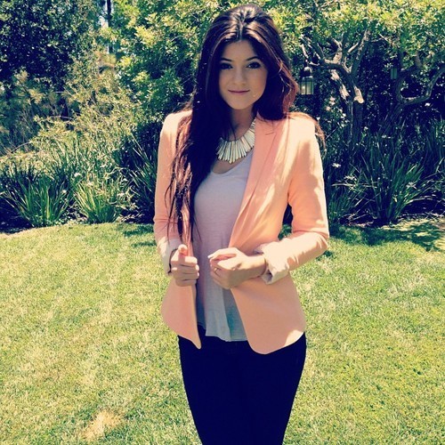KYLIE JENNER OR DIE♥ my love for @KylieJenner can't describe it in 160 characters... I alsa love all the Kardashian/Jenner family they are my inspiration