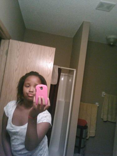 -Hi,follow me i follow me
i Love Mee:)