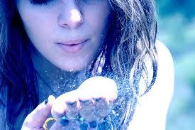 - Legal, Atrevidaa, maluca mas conceerteza tenhoo amigoos qee me amam ...    *u*
             Aaa Odeeio qem me shaama de Beatriz.