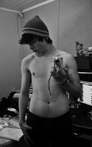 17 anos,Gordo,Deus,Ciumento,sou de peixes,Skateboard,surf,amo frio *-* e nunca abandono meus amigos -Fallow-me no tumblr tbm http://t.co/Vw2K3vYjRe