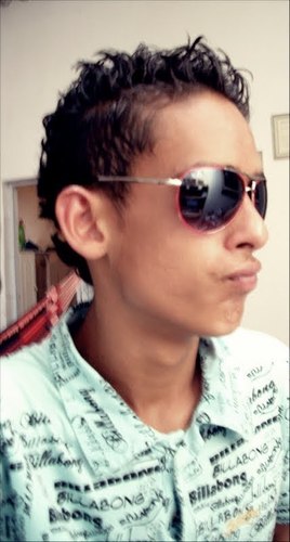 A vida passa muito rápido pra você se preocupar. Viver é não se importar. Se cair, levante. Se ferir, cure. Se apanhou, bata.'''