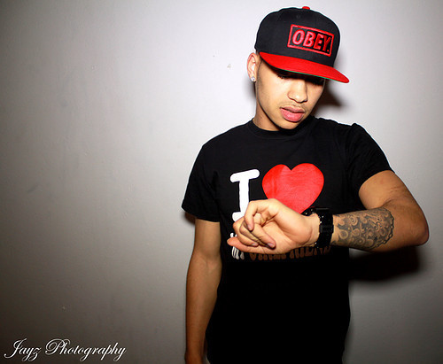 'ObeySwag___'

Druk maar op die FOLLOW knop van mama mag het !

                                                                         Since 18-6-2012