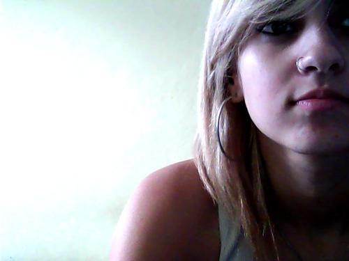 Sorria e seja forte, pois os outros não podem fazer isso por você.
foco.força e fé.♫