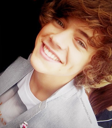 Sexy lips, dirty hips, high class, nice ass, amazing smile, 1D STYLE ♥
    
                                 Join the 1D family! x Sterre, Fleur and Marieke
