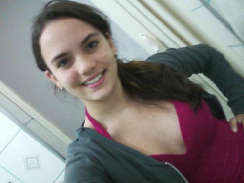 Ciúmenta naaum sóoh cuidoo do que éeh meeu !!  Não gosto .. haha naum nasci pra agrada ngm !! *----*