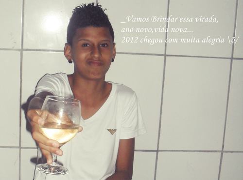 Prefiro ser feliz, embora VIVENDO UMA VIDA LOUCA, do que viver infeliz em são conformismo. São paulino, e apaixonado por JESUS .