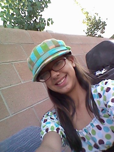I LUV 1D AND JB. I LUV MY FRIENDS AND FAM. I LUV TXTING. I ASLO GO TO MIDDLE SKOLL.  MY FRIENDS AND FAM SAY I AM A SWEETHEART CUZ I AM SO SO SWEET