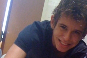 Tenho 15 anos gosto de jogar bola amizades sexo mulheres bonitas.....