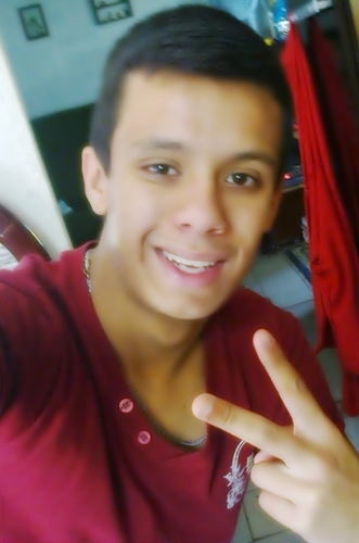 ja estou deixando bem claro que esse mino aqui é apenas o meu melhor amigo , falow ? :3 , 1bj !  eu amo você pretinho , rawn :$ melhor amiga dele aqui *-*