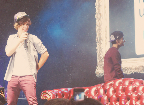I sing, I promise, I love, I write and 1D.