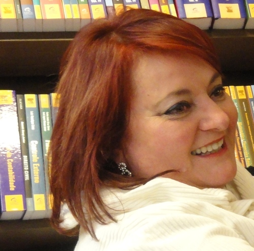 diretora de teatro, atriz, dramaturga