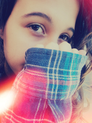 ~Posso viver milhões de αnos, conhecer milhões de pessoαs, rir milhões de vezes com αlguém, mαs nαdα nem ninguém pode ser compαrαdα α umα αmigα !