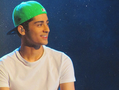 minha vida se resume em @zaynmalik , just close your eyes and enjoy the roller coaster that is life :) x  , Since : 22/05/2012