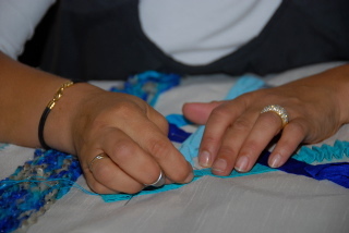 RivkaIsrael26's profile picture. Rivka créée des tapisserie murales, des tableaux sur tissus, des mapots de shabbat, uniquement des pièces uniques