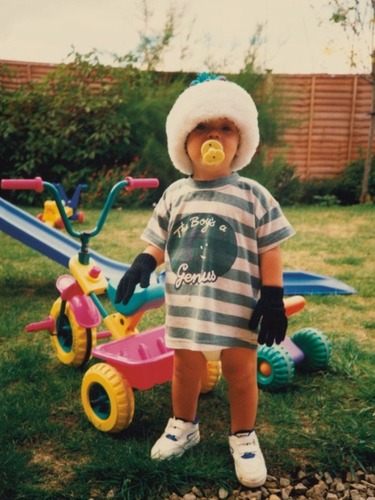 I dunno but I love 5 homosexuals. I love @Mazzi_Maz cuz he's funny and handsome. @EmblemThree is amazing.