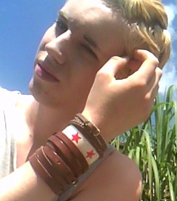 Follow me and ill follow you :}