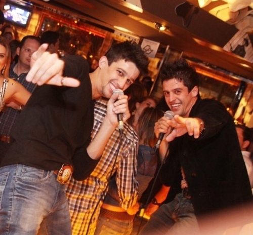 Irmãos , Cantores e Compositores Sertanejos...Perfil Oficial Luiz Henrique & Erick 
http://t.co/ZPzfxiWO
Breve Novo Site LH&E http://t.co/2vl6B2gb