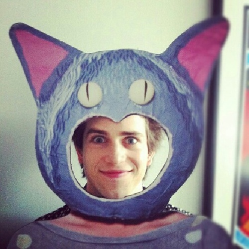 @CameronLeahy is very Sexy!!! ♥ And if you think soo to you should follow! @cameronleahy Followed 8/21/11!!!! ♥