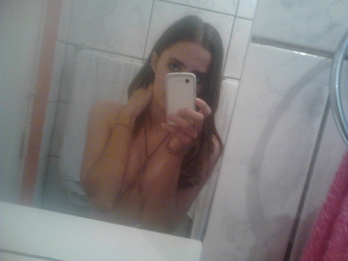 amo sair, adoro pizza, naum gosto q mandm em mim, gosto de dormir, sou preguiçosa, e meu lema eh ec: faça oq digo n faça oq faço.