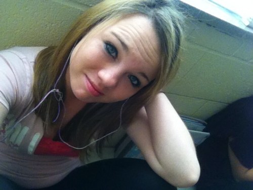 na_kiri's profile picture. i love screamo i have a boyfriend so dont ask lol but tweet me and ask me anything idk bc i do have a prev mind lol .. i follow back btw ;)