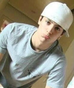 Modelo,ator,colírio,rico,manipulador e mentiroso! Sigo quem me segue (y' (^^ #msn : oipetri@hotmail.com adc lá :D
Santa Maria - RS