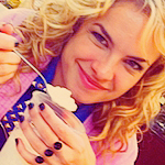 Fã grita, fã chora, fã apoia, fã cuida, fã protege, fã defende, fã, acima de tudo ama ! Lua te amo minha linda 33'     Since : 29/06/12