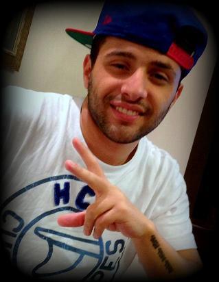Eu pertenço a Thaís, ninguém um dia vai me tirar dela pq ela é uma namorada muito possessiva, e n é ela aqui heim rs @_thamorelli s2