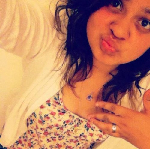 heeey(:Folow Me & ill Follow Back.!! dont b shy! tweet Me i love People!!!!unless Your Fake! lol But Yeah..MAHOMIE