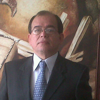 Abogado, constitucionalista.
