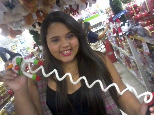 Uma guria q nn tem medo de arrisca nd, e tbm uma bela fama de atrevida.. Quer sabe mais segue ai...