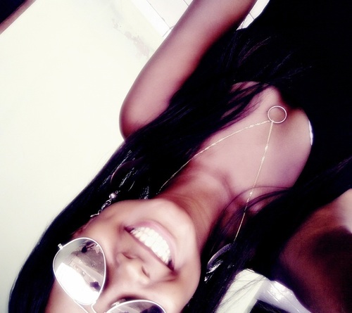 A vida é curta demais... Para eu agradar cada idiota, que pensa que sabe como eu deveria agir! *---*