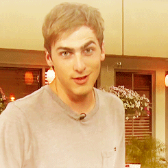 Your Best Fansite Source about Kendall Schmidt. Visit Us! http://t.co/ICBHPrWH http://t.co/P22vyOdy We ♥ @HeffronDrive