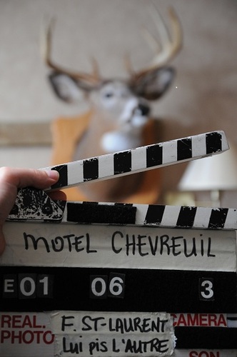 Motel Chevreuil est une série web de fiction qui se déroule dans un petit motel situé en Gaspésie.