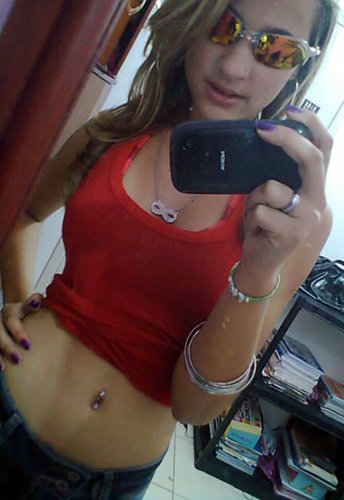 Carla, 14 anos, 08/12/1997 , sagitariana, FUNKEIRA,minhas amigas, roles ,segue qe eu sigo devoltÀ .. ;)