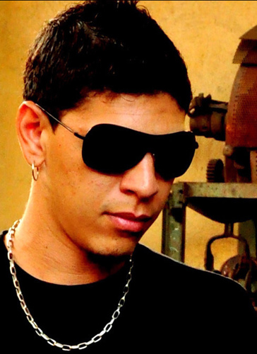 Vocalista e Baixista de Rock/Metal... Palmeirense até a alma!!! E um cara muito lindo! :D