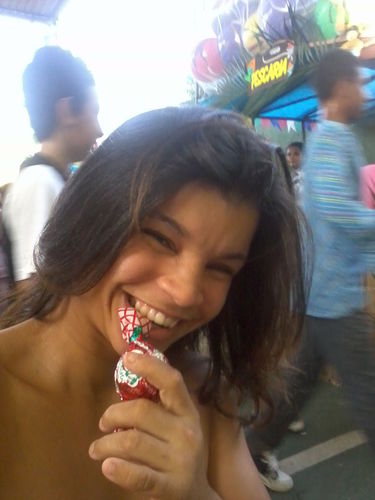 Eu sou uma mulher muito feliz,pois tenho primeiramente Deus na minha vida e depois uma família mui maravilhosa e mui importante,pois Deus me deu a honra de ter!