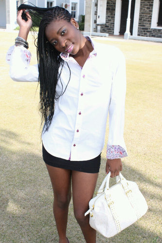 Name:Nazare Manuel.         Country: Angola         Job:Photographic Model.                    Work at: D&A agency Management.         3333