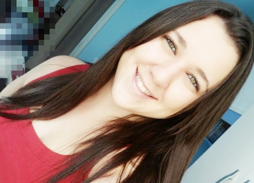 nasceu pra solteira desconhece a tristeza.. não paga de romance que amor é só de mãe.. menina inteligente não usa o corpo usa a mente essa sim é braba ♪