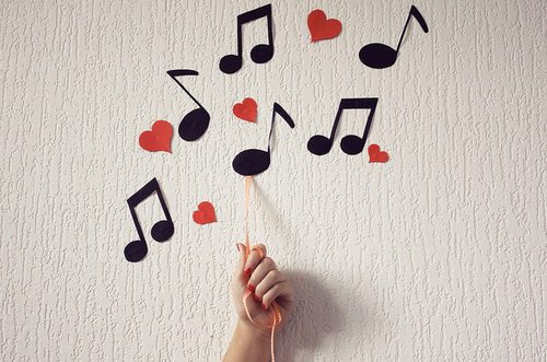 A Música é o melhor remédio , na maioria das vezes ela que nós entende. !