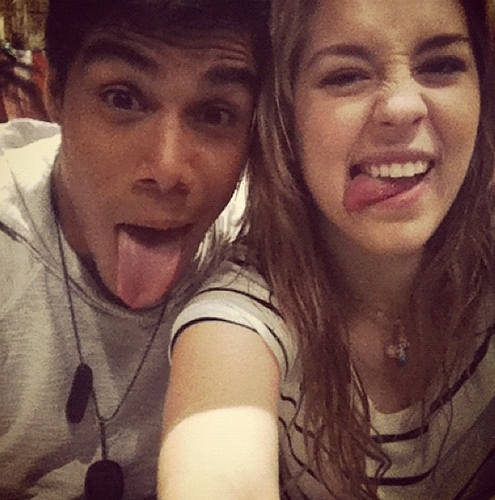 Vivo por Somic , meu amor por eles é incondicional ♫ Sigo ttodos qe me seguirem =)